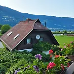 Blumenpension Strauss Maison d'hôtes Ossiach