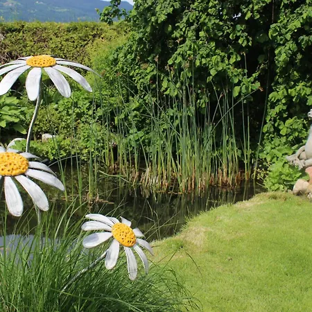 Blumenpension Strauss - אוסיאך